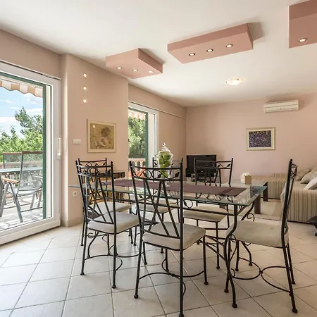 Mit Balkon Und Terrasse Sowie Meerblick