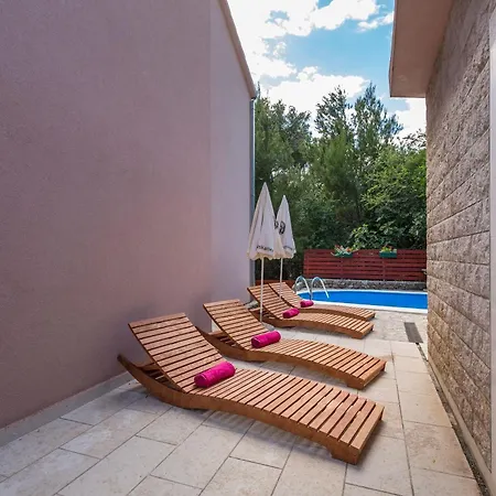 Mit Balkon Und Terrasse Sowie Meerblick